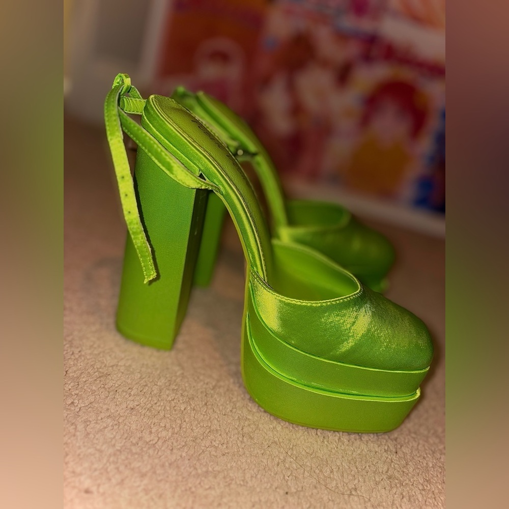 Moonchild Lime Green Satin Closed Toe Statement Platform Block Heels - Women’s 8 - Picture 3 of 6